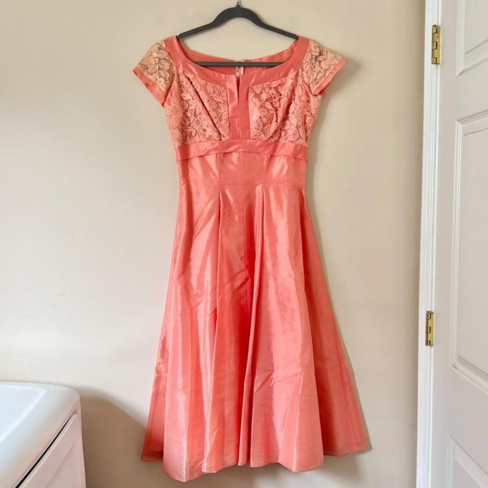 1940s / 50s Pink Lace Fit Flare Formal Dress Boatneck XS Midi